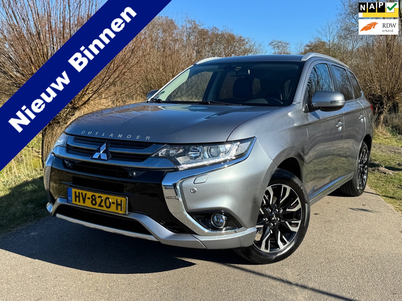 Mitsubishi Outlander - 2.0 PHEV Executive Edition / Automaat / Airco / Navi / Camera / 2 Laadkabels / Leder / CC - AutoWereld.nl