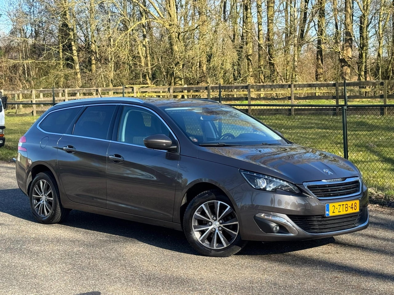 Peugeot 308 SW - 1.2 Allure /Automaat/Navi/Xenon/Trekhaak/ - AutoWereld.nl