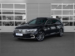 Volkswagen Passat Variant - 1.4 TSI PHEV GTE Business | Panoramadak | Carplay | Camera | Navigatie