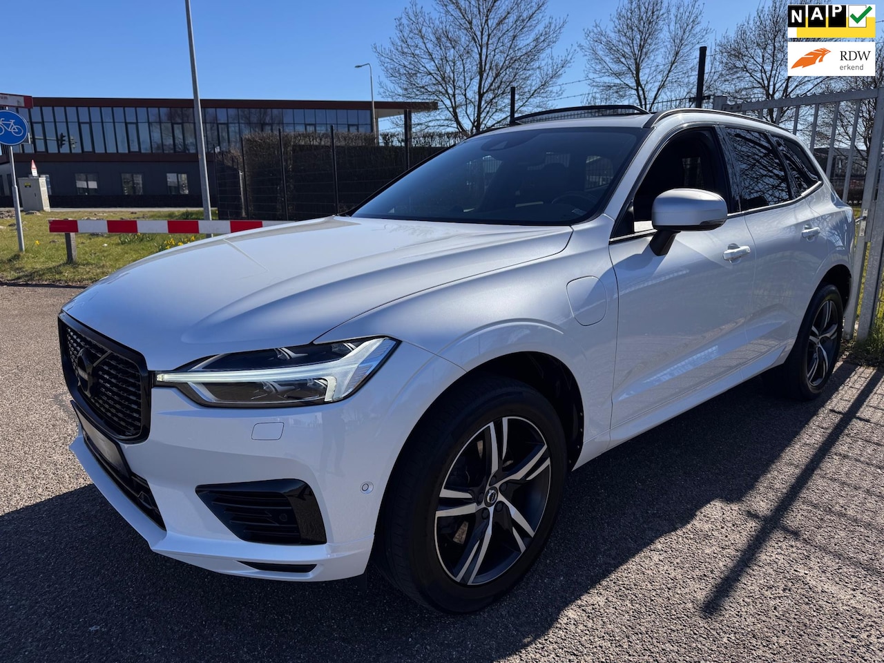 Volvo XC60 - 2.0 T8 Twin Engine AWD R-Design 1-eig Panodak Blackpack - AutoWereld.nl