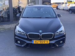 BMW 2-serie Active Tourer - 220i Essential, trekhaak, strakke wagen