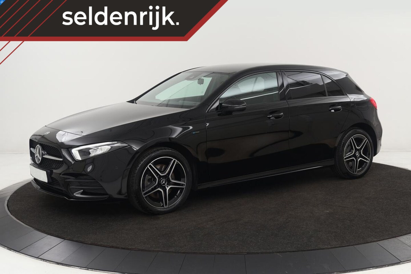 Mercedes-Benz A-klasse - 250e AMG Night | Carplay | Stoelverwarming | Camera | Leder/Alcantara | Full LED | Sfeerve - AutoWereld.nl