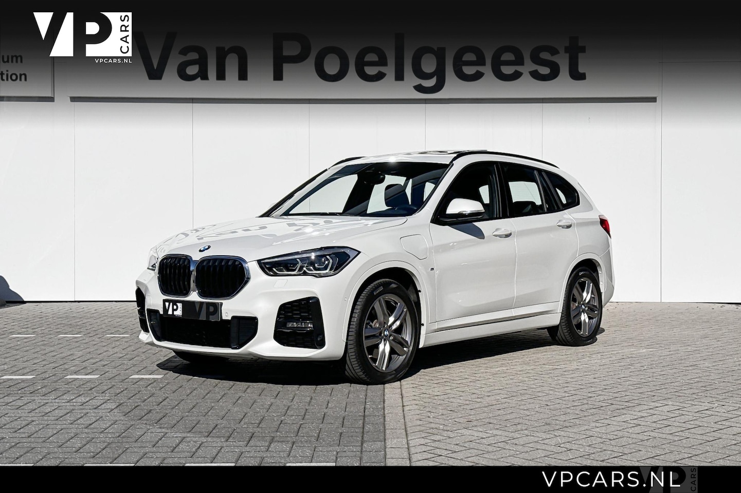 BMW X1 - xDrive25e | M-sport | Glazen panoramadak | Achteruitrijcamera | - AutoWereld.nl