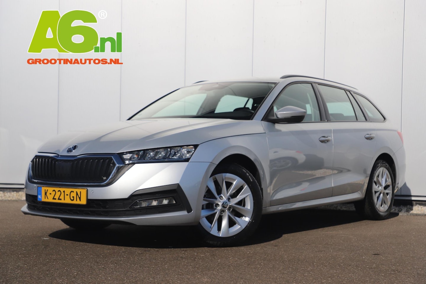 Skoda Octavia Combi - 1.0 e-TSI Business Edition Automaat Virtual Navigatie Clima Draadloos Carplay Adaptive Cru - AutoWereld.nl