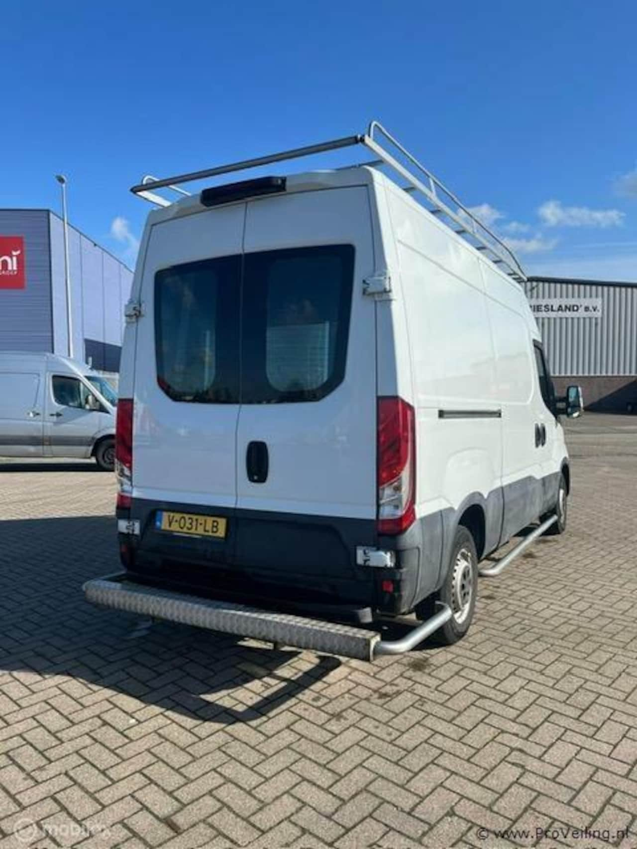 Iveco Daily - 35S12V 2.3 352 H3 L 35S12V 2.3 352 H3 L - AutoWereld.nl