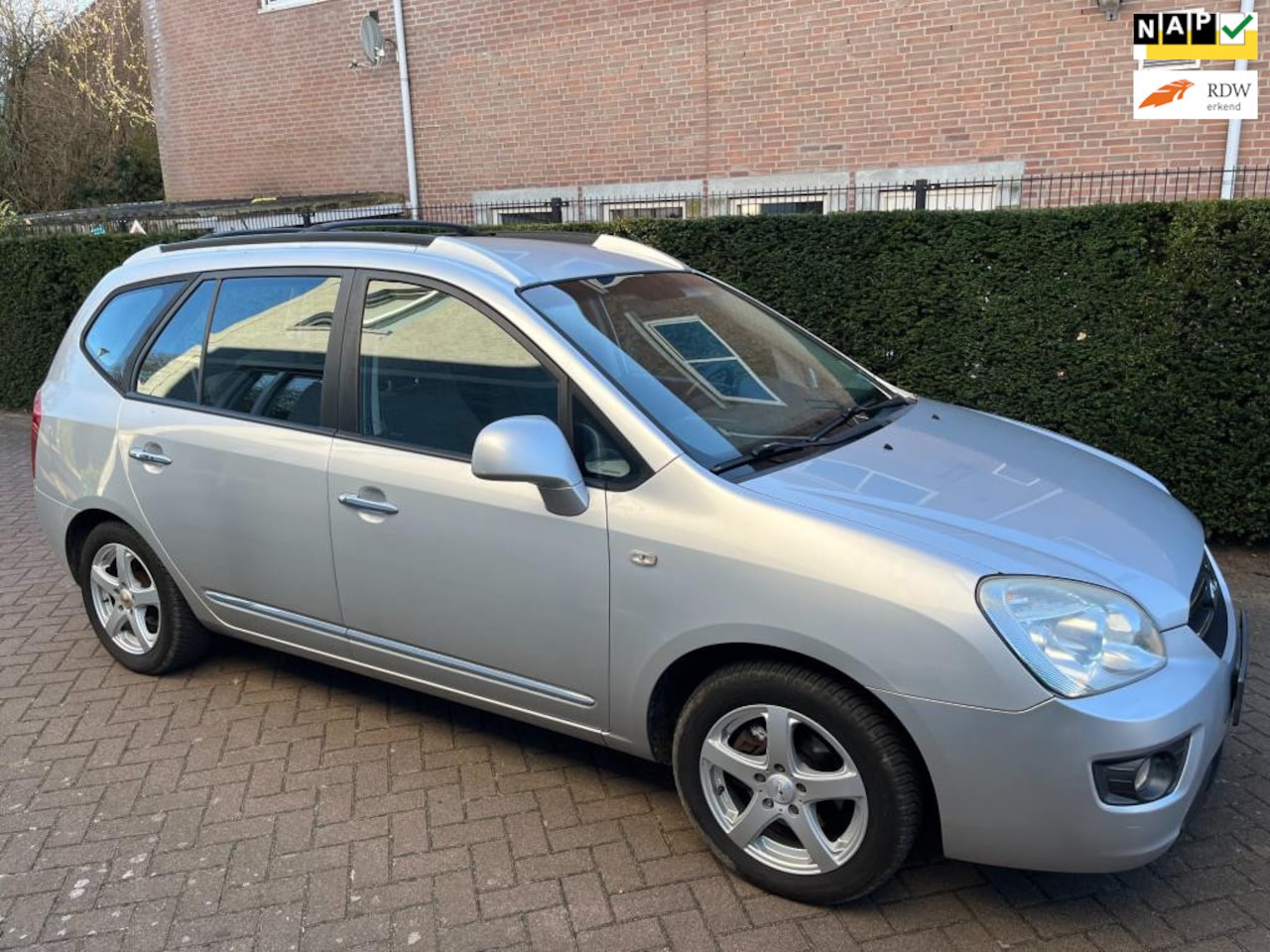 Kia Carens - 2.0 CVVT X-ecutive 7p. 2.0 CVVT X-ecutive 7p. - AutoWereld.nl