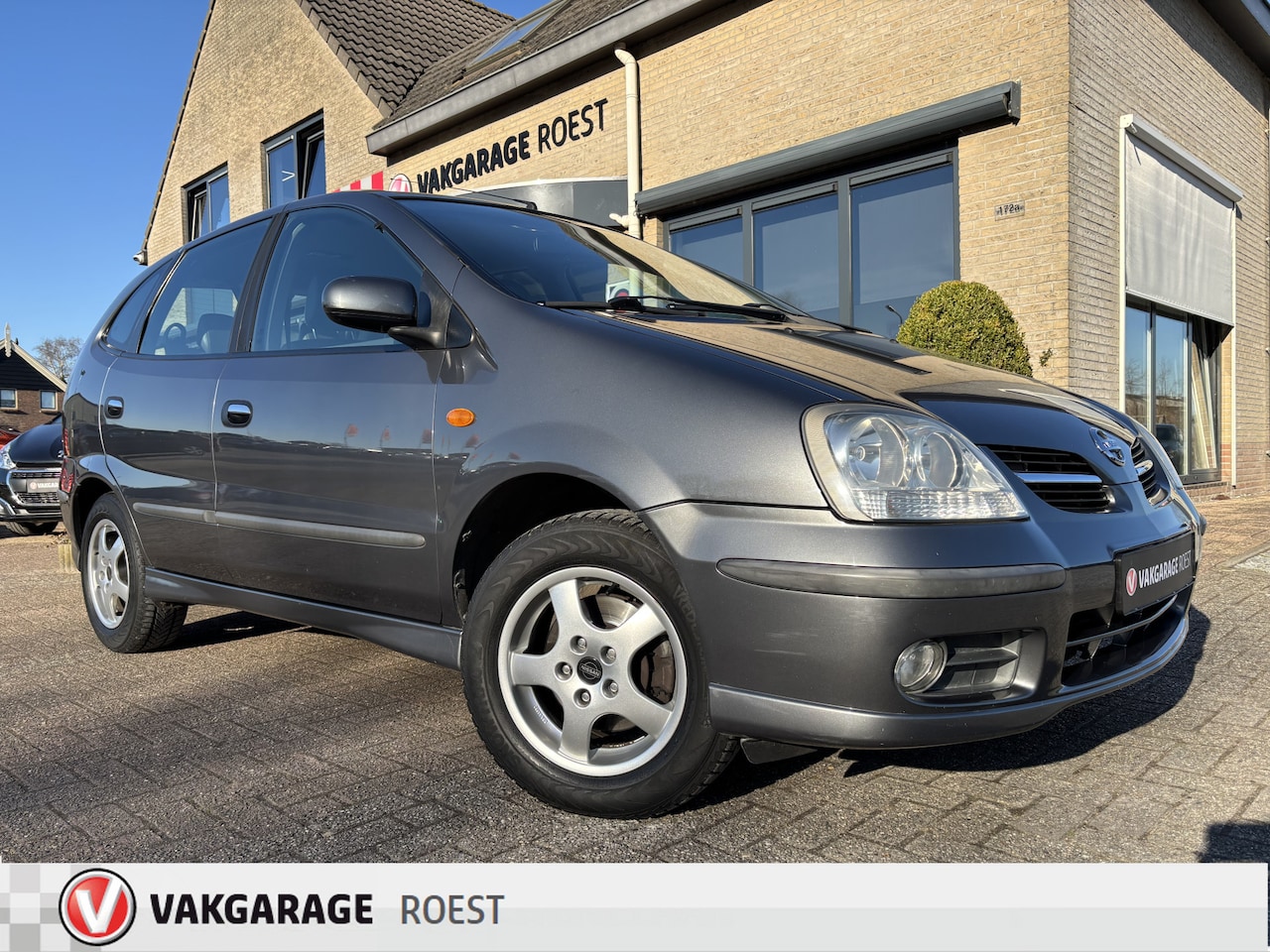 Nissan Almera Tino - 1.8 Tekna Automaat Airco / Trekhaak / Camera - AutoWereld.nl