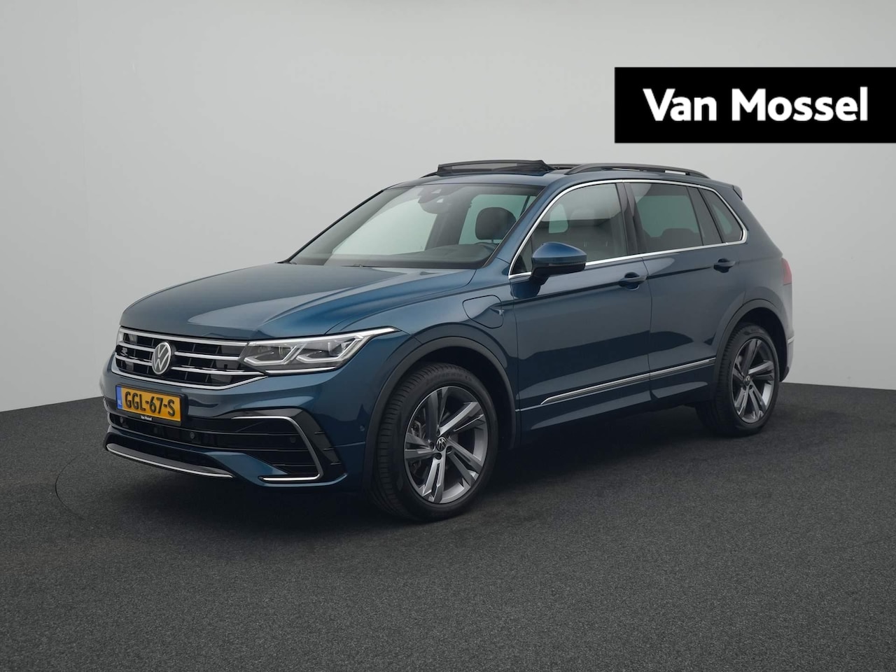 Volkswagen Tiguan - 1.4 TSI eHybrid R-Line Business+ | Automaat | PANORAMADAK | Rijstrooksensor | LED koplampe - AutoWereld.nl