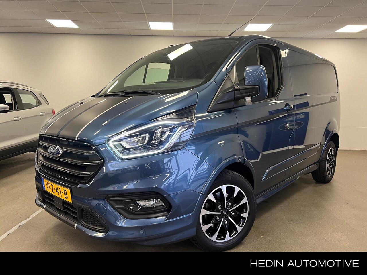 Ford Transit Custom - 320 L1H1 Sport 185PK Automaat | Trekhaak | Camera | Car Play | Navi | BLIS - AutoWereld.nl