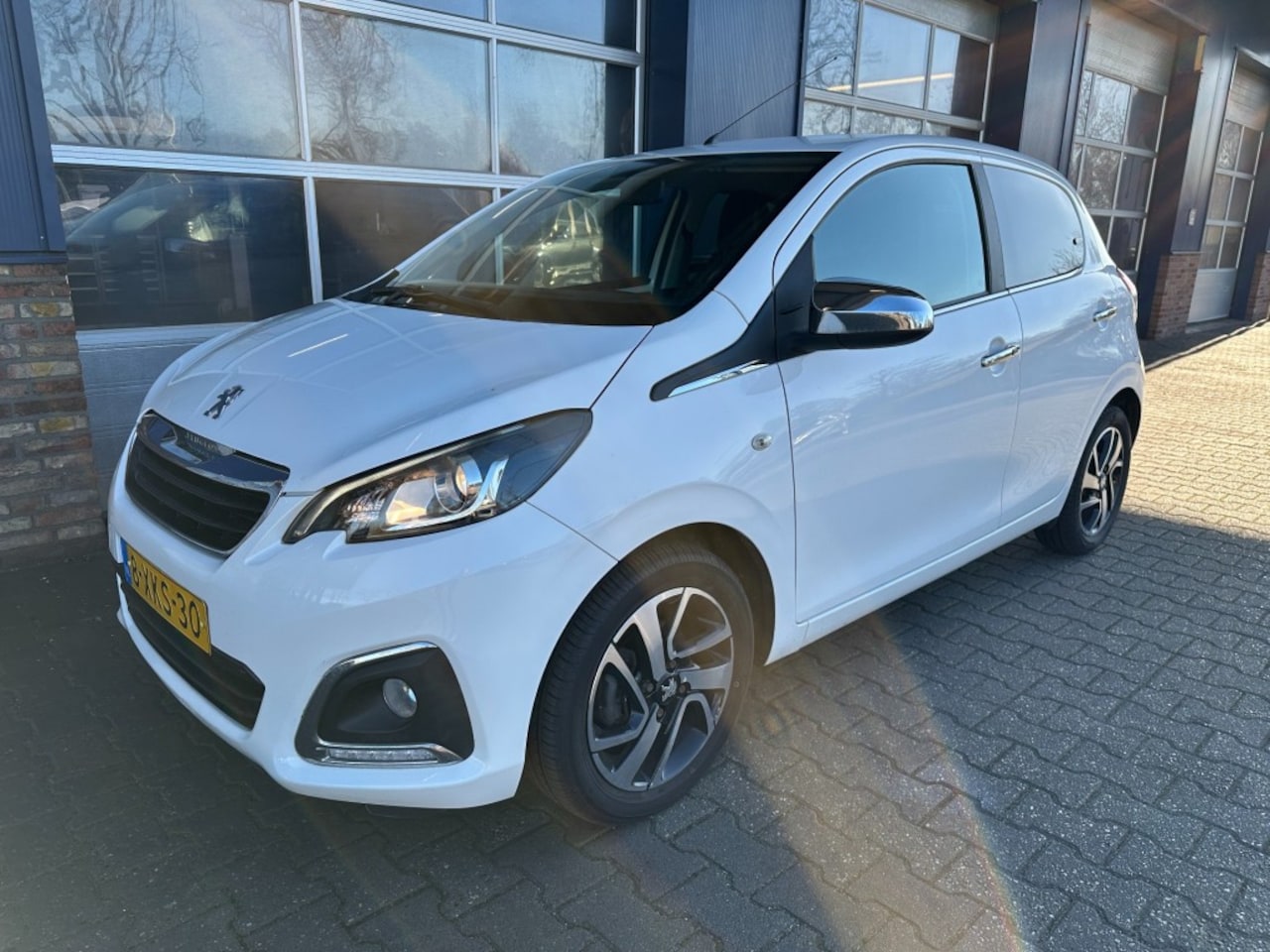 Peugeot 108 - 1.0 E-VTI PREM. TOP CLIMA CAMERA. ALL.IN. - AutoWereld.nl