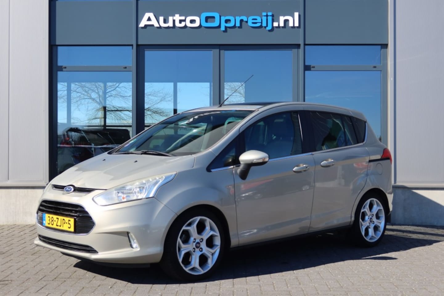 Ford B-Max - 1.0 EcoBoost Titanium 5drs. Airco, Cruise, Panoramadak, Trekhaak - AutoWereld.nl