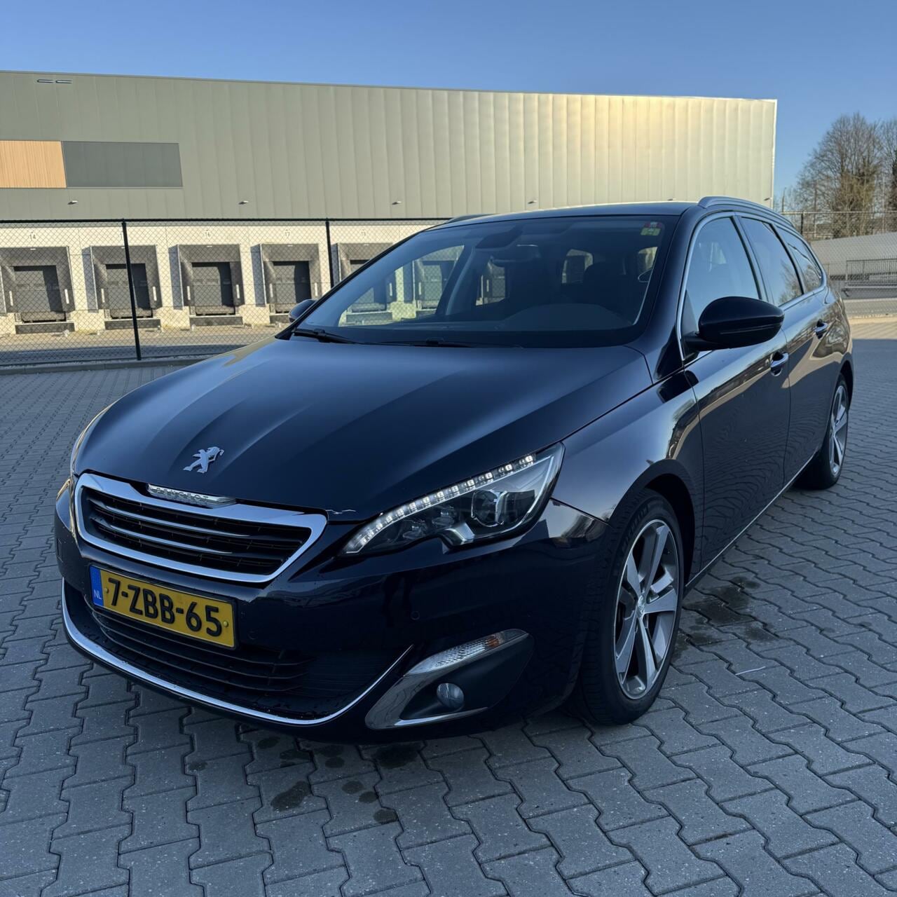 Peugeot 308 SW - 1.2 / Panoramadak / Leder / NW APK ! - AutoWereld.nl