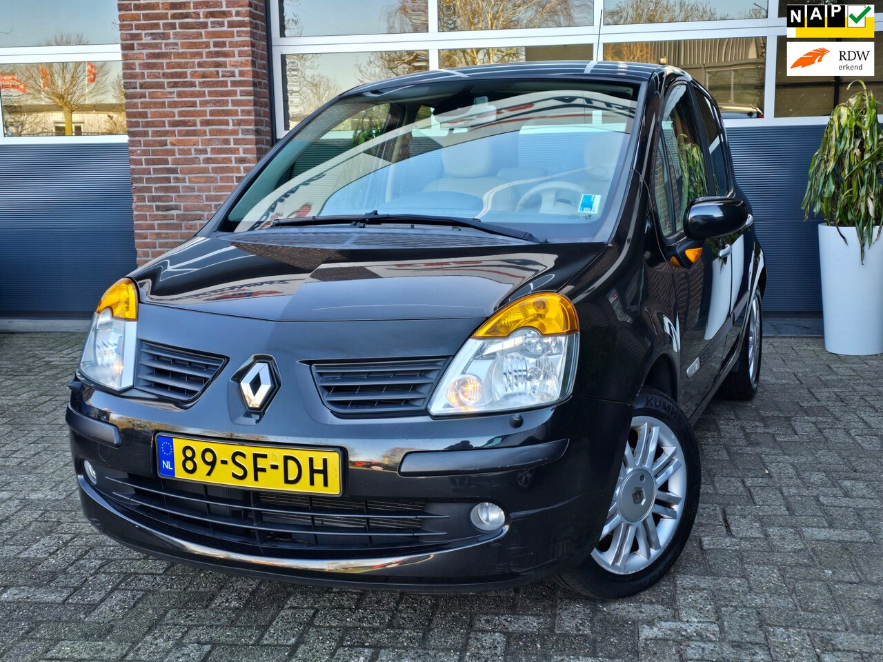 Renault Modus - 1.6-16V Initiale Automaat |Nap |Leer |Hoogzitter - AutoWereld.nl