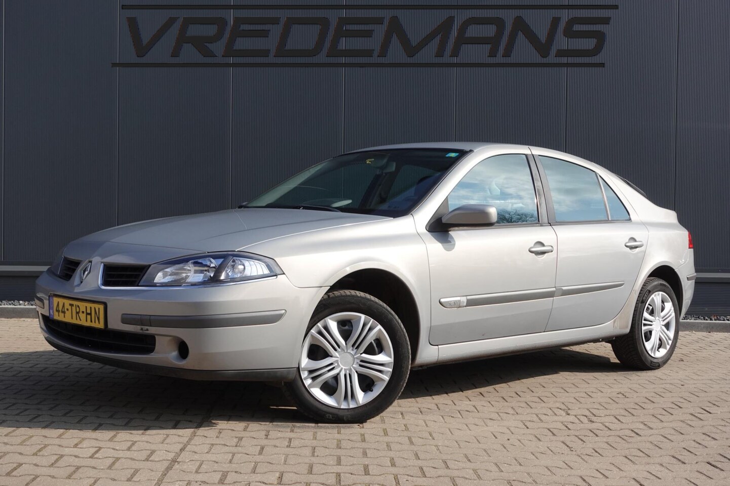 Renault Laguna - 1.6-16V Business 1.6-16V Business - AutoWereld.nl