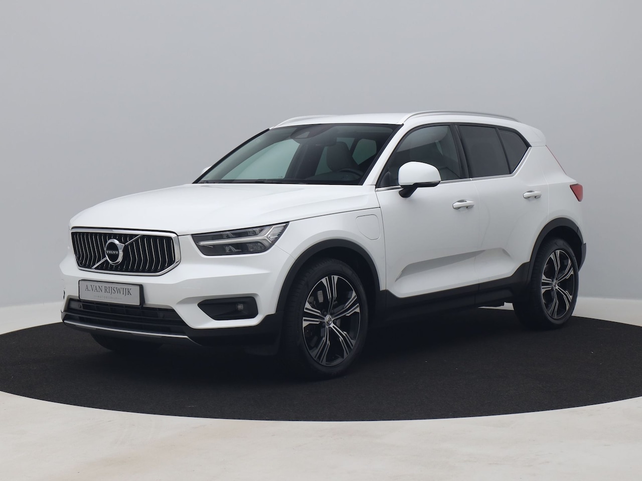 Volvo XC40 - 1.5 T4 Recharge Inscription | CAMERA | KEYLESS | TREKHAAK - AutoWereld.nl