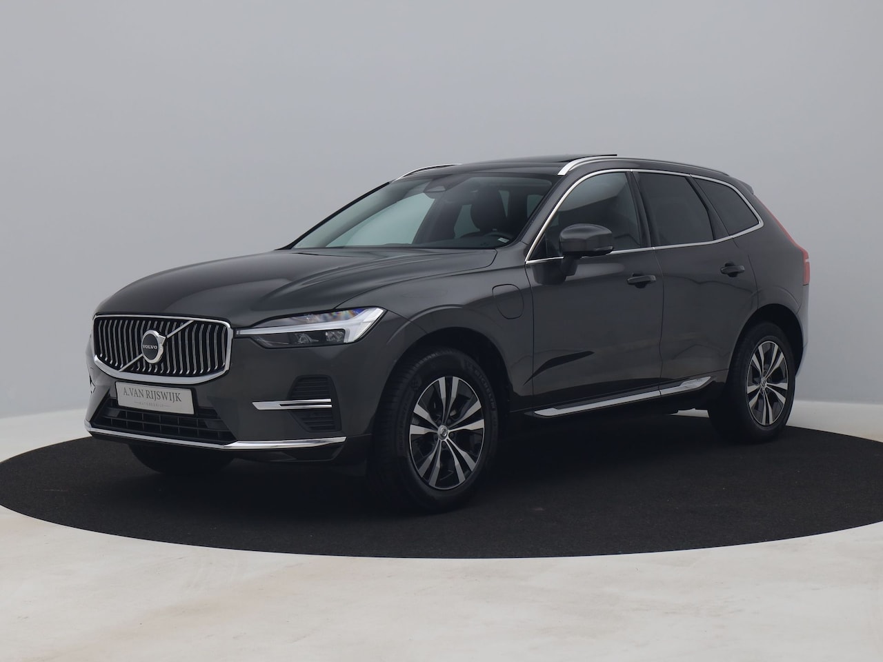 Volvo XC60 - 2.0 Recharge T6 AWD Business Pro | PANO | CAMERA | KEYLESS | TREKHAAK - AutoWereld.nl