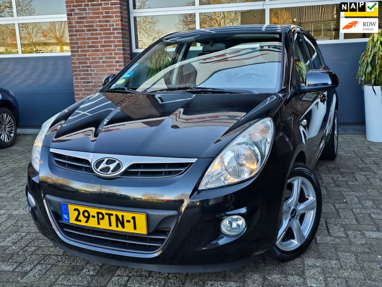 Hyundai i20 - 1.2i ActiveVersion 5DR |Nap |Apk |Trekhaak - AutoWereld.nl