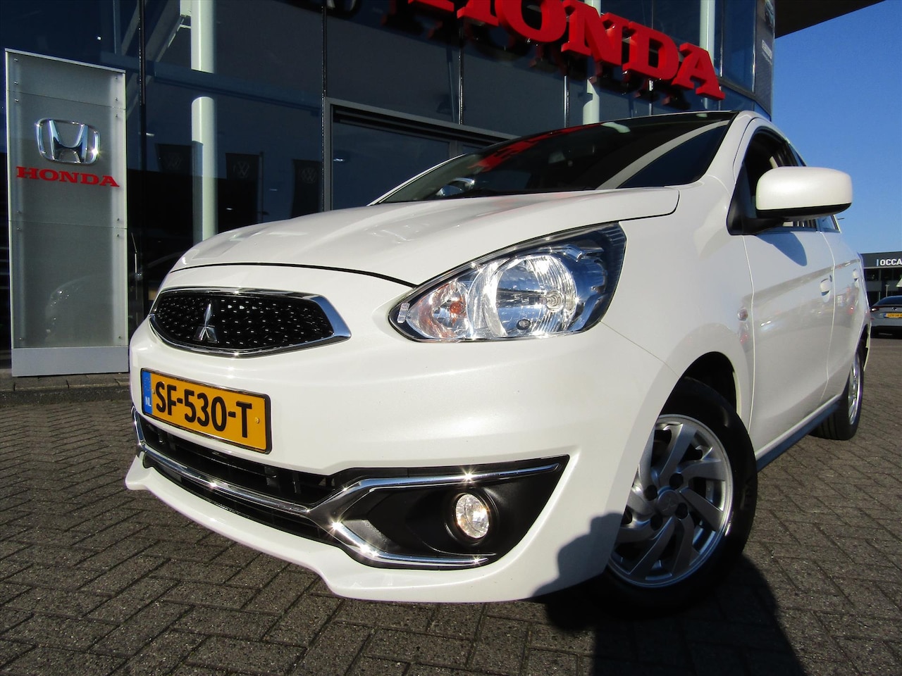 Mitsubishi Space Star - 1.2 MIVEC 80PK Auto Stop &amp; Go CVT Invite - AutoWereld.nl