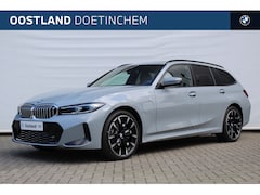 BMW 3-serie Touring - 330e High Executive M Sport Automaat / Panoramadak / Trekhaak / Sportstoelen / Adaptieve L