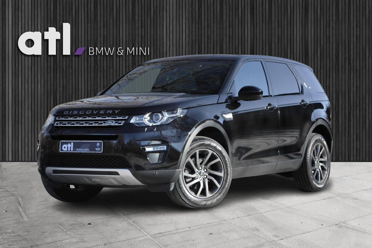 Land Rover Discovery Sport - 2.0 TD4 HSE Luxury Panoramadak, Trekhaak, Achteruitrijcamera, Xenon, Stoelverwarming voor - AutoWereld.nl