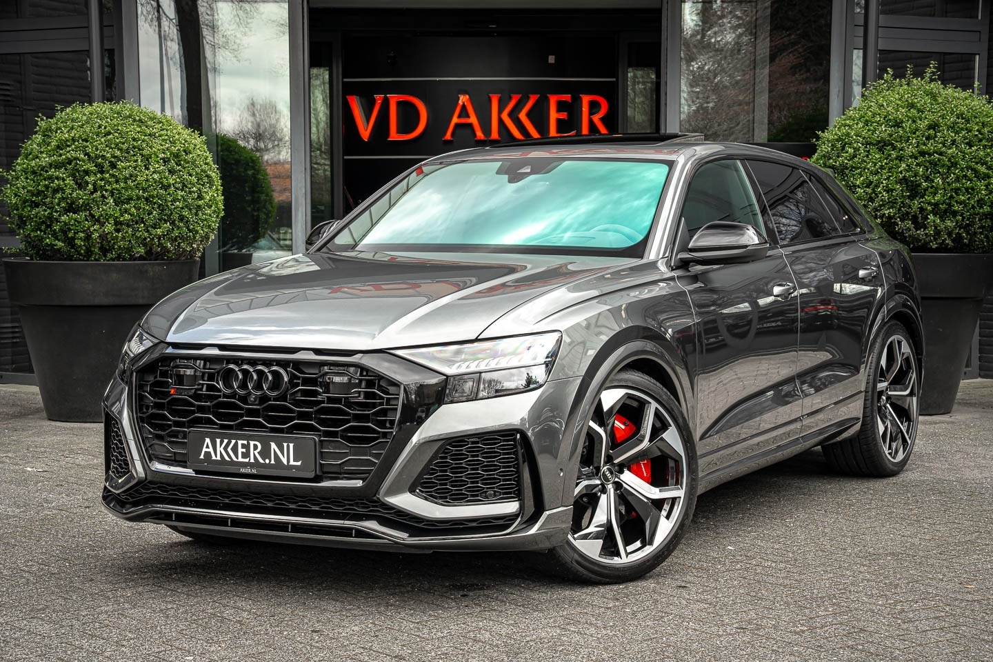 Audi RSQ8 - RSQ8 Dynamic Plus | Head-Up | 360° Camera | Designpakket Rood | Zwart Optiek - AutoWereld.nl