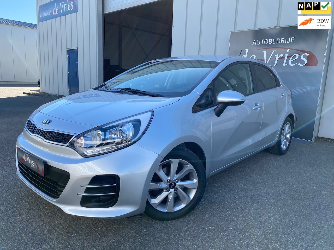 Kia Rio - 1.2 CVVT ExecutiveLine / Navi / Cruise / Clima / Camera / Stoel-Stuurverw. / PDC - AutoWereld.nl