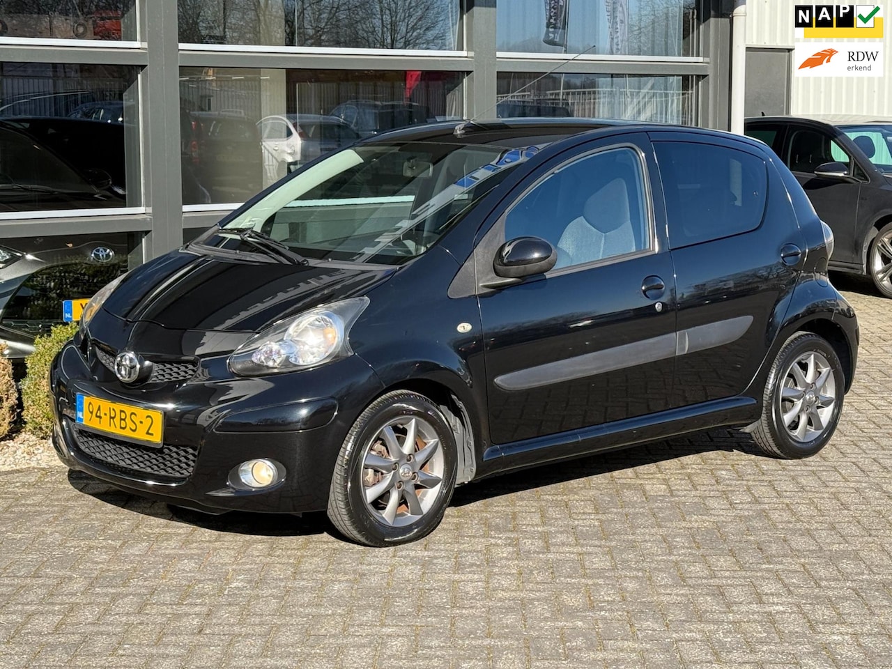 Toyota Aygo - 1.0-12V Dynamic Navigator Automaat Airco NAP APK !! - AutoWereld.nl