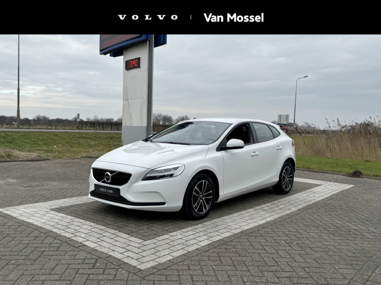 Volvo V40 - T2 Polar+ RTI Stoelverwarming Trekhaak On Call Automaat - AutoWereld.nl