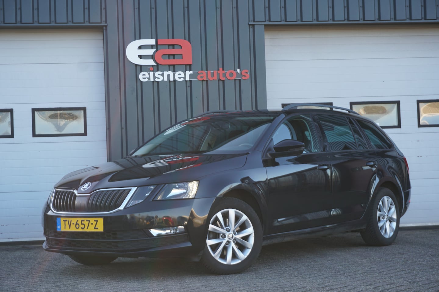 Skoda Octavia Combi - 1.5 TSI DSG Greentech Ambition | CAMERA | TREKHAAK | STOELVERW. | - AutoWereld.nl