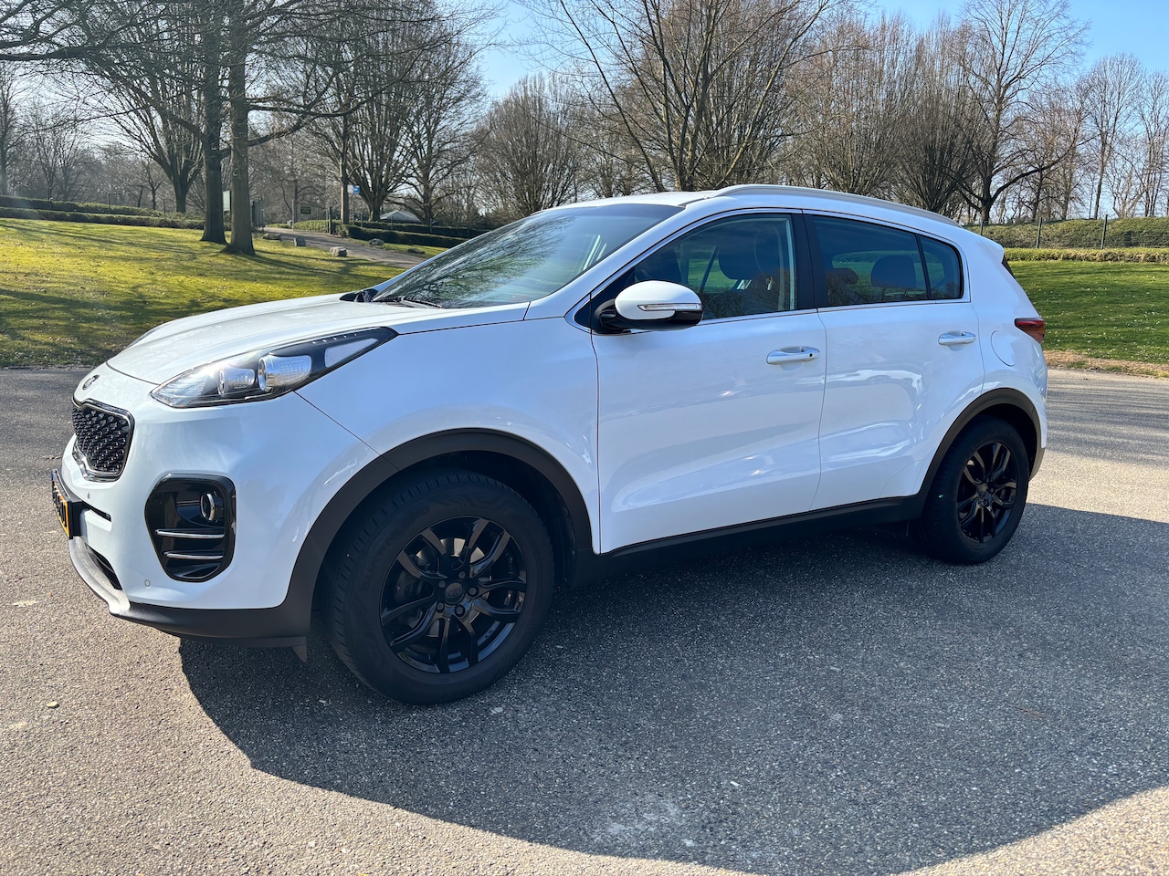 Kia Sportage - 1.6 GDI Black Edition Nieuwe APK + Grote onderhoudsbeurt - AutoWereld.nl