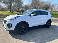 Kia Sportage - 1.6 GDI Black Edition Nieuwe APK + grote onderhoudsbeurt | Leder | Trehaak | Parkeersensoren + Camera