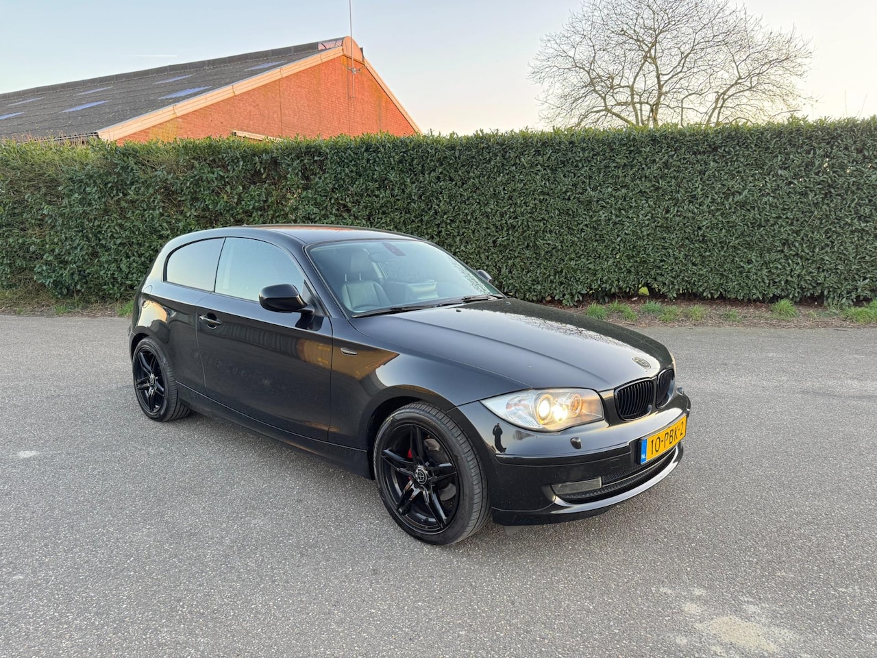 BMW 1-serie - 116i BLACK EDITION - AC - NAVI - AutoWereld.nl