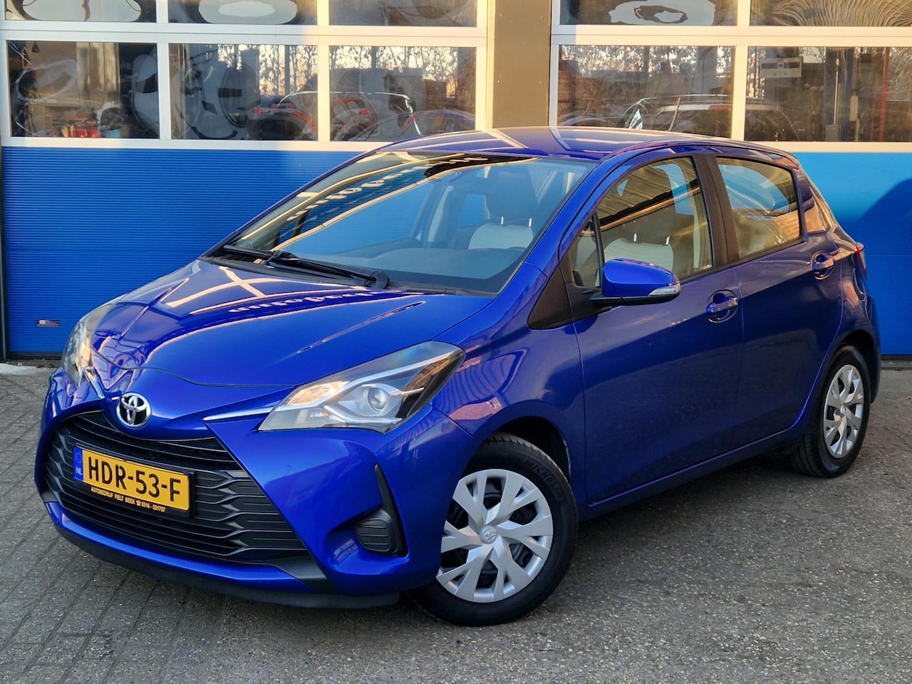 Toyota Yaris - 1.0 VVT-i Connect / Dealer onderhouden / Camera / Stoelverwarming / Cruise control - AutoWereld.nl