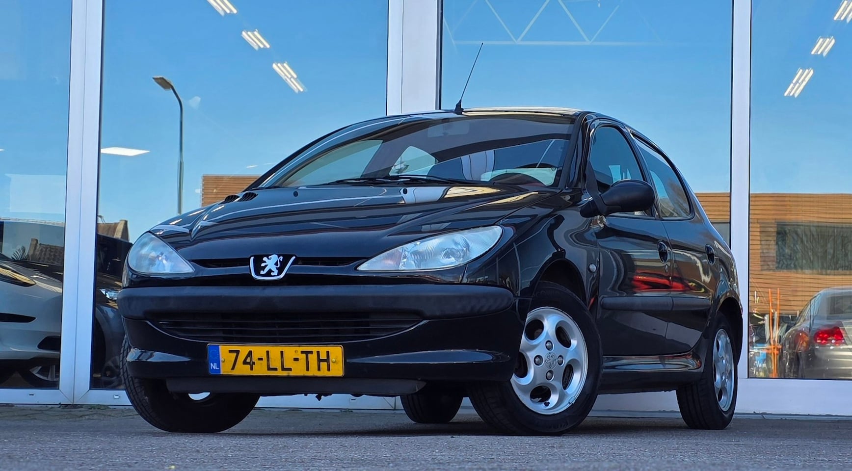 Peugeot 206 - 1.4i X-line Airco 5-drs APK 03-03-2026 Trekhaak garantie - AutoWereld.nl