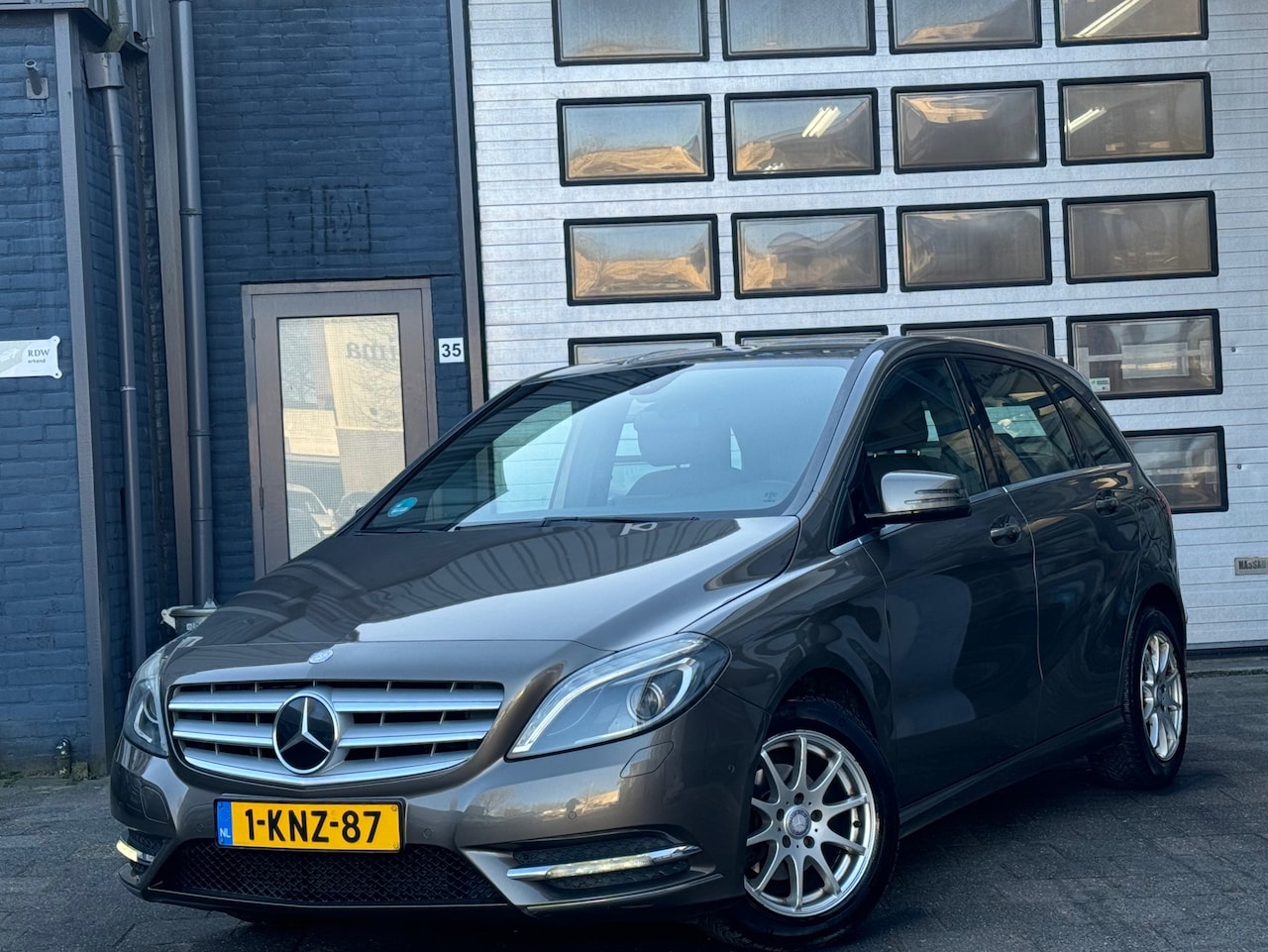 Mercedes-Benz B-klasse - 180 Ambition | Airco | Navi | Cruise | PDC V+A | N.A.P - AutoWereld.nl