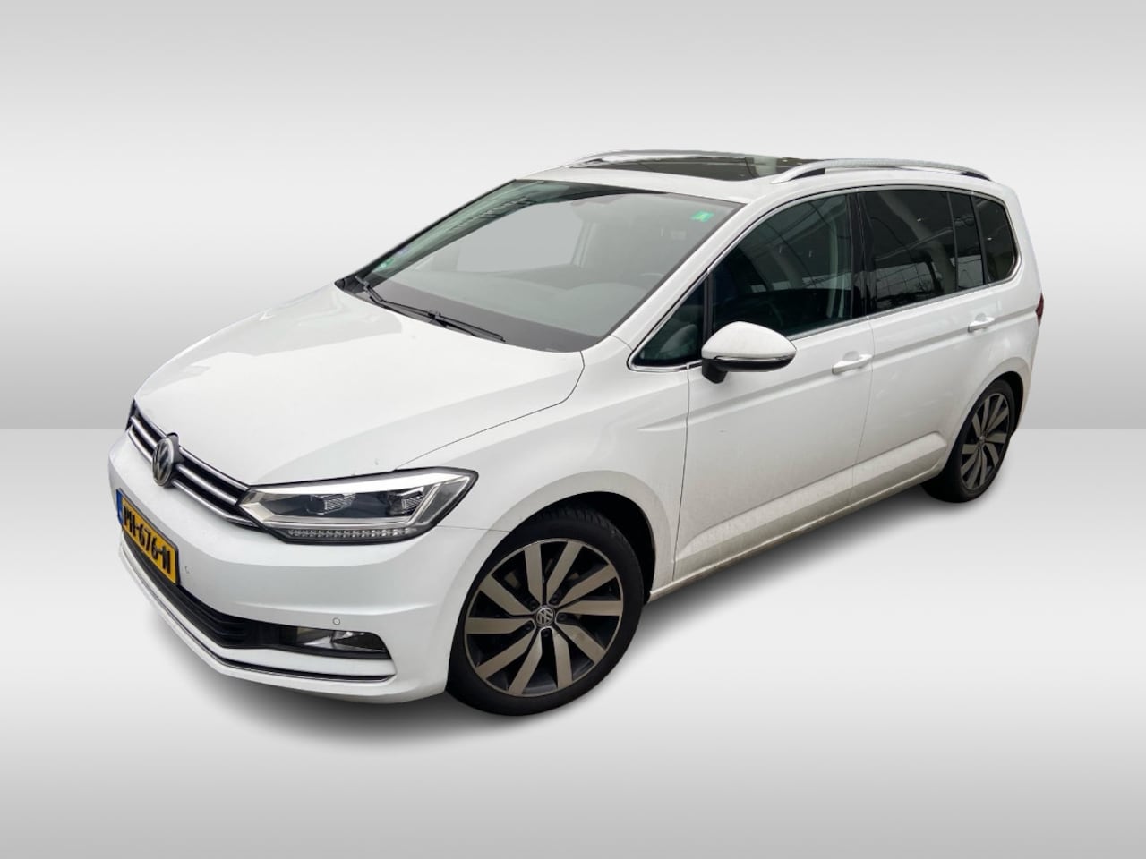 Volkswagen Touran - 1.4 TSI Highline 7p / Trekhaak / Panoramadak / Apple CarPlay / 18'' / Keyless / DAB / Park - AutoWereld.nl