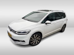 Volkswagen Touran - 1.4 TSI Highline 7p / Trekhaak / Panoramadak / Apple CarPlay / 18'' / Keyless / DAB / Park