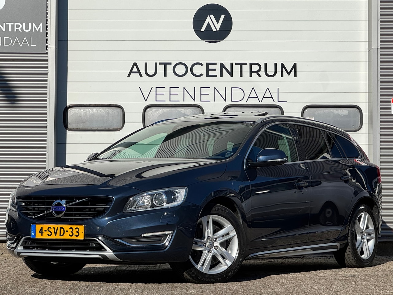 Volvo V60 - 2.4 D6 AWD Plug-In Hybrid R-DESIGN SUMMUM 280 PK - AutoWereld.nl