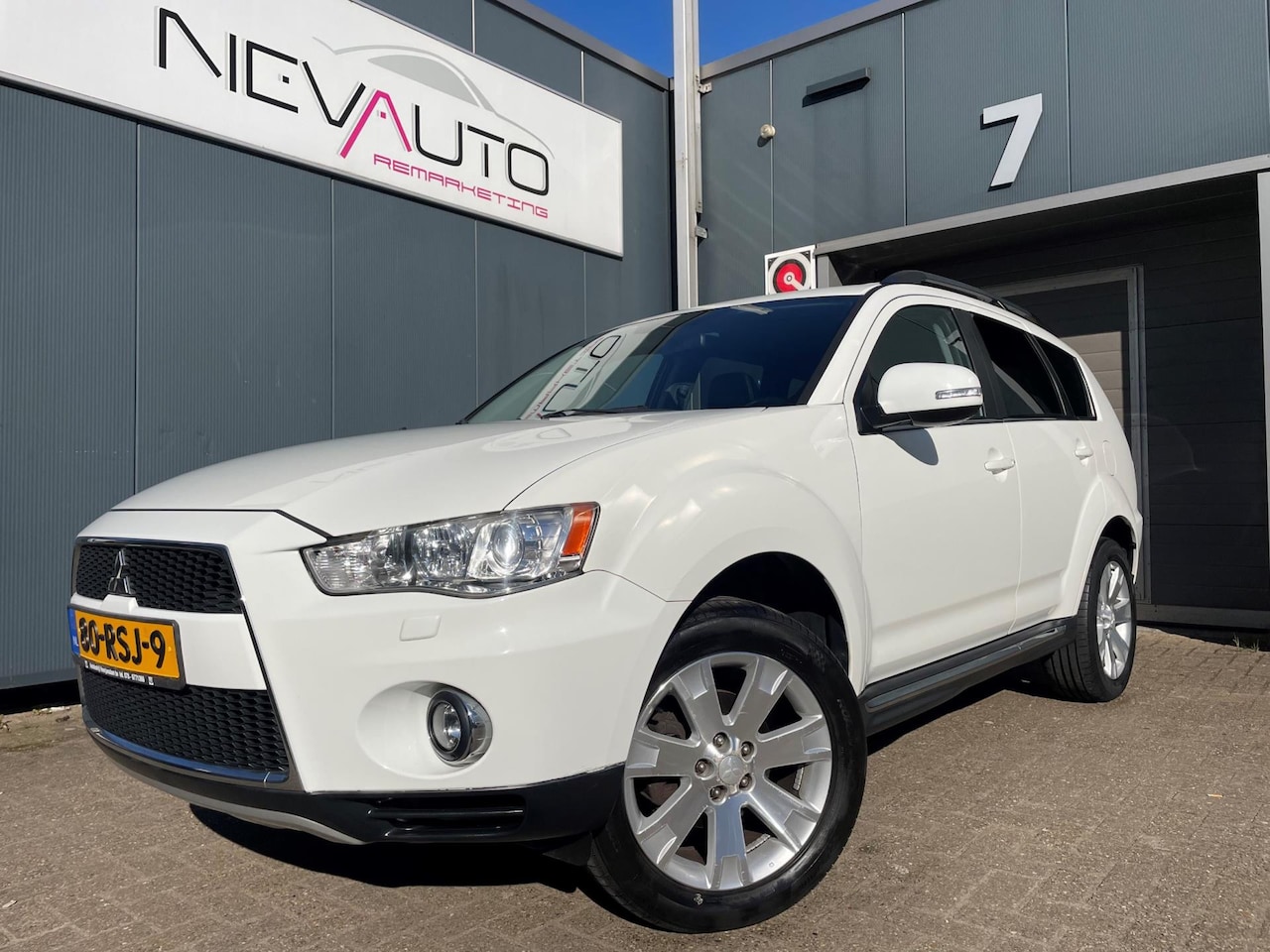 Mitsubishi Outlander - 2.0 Instyle Schuifdak Leder Stoelverwarming Trekhaak NL Auto - AutoWereld.nl