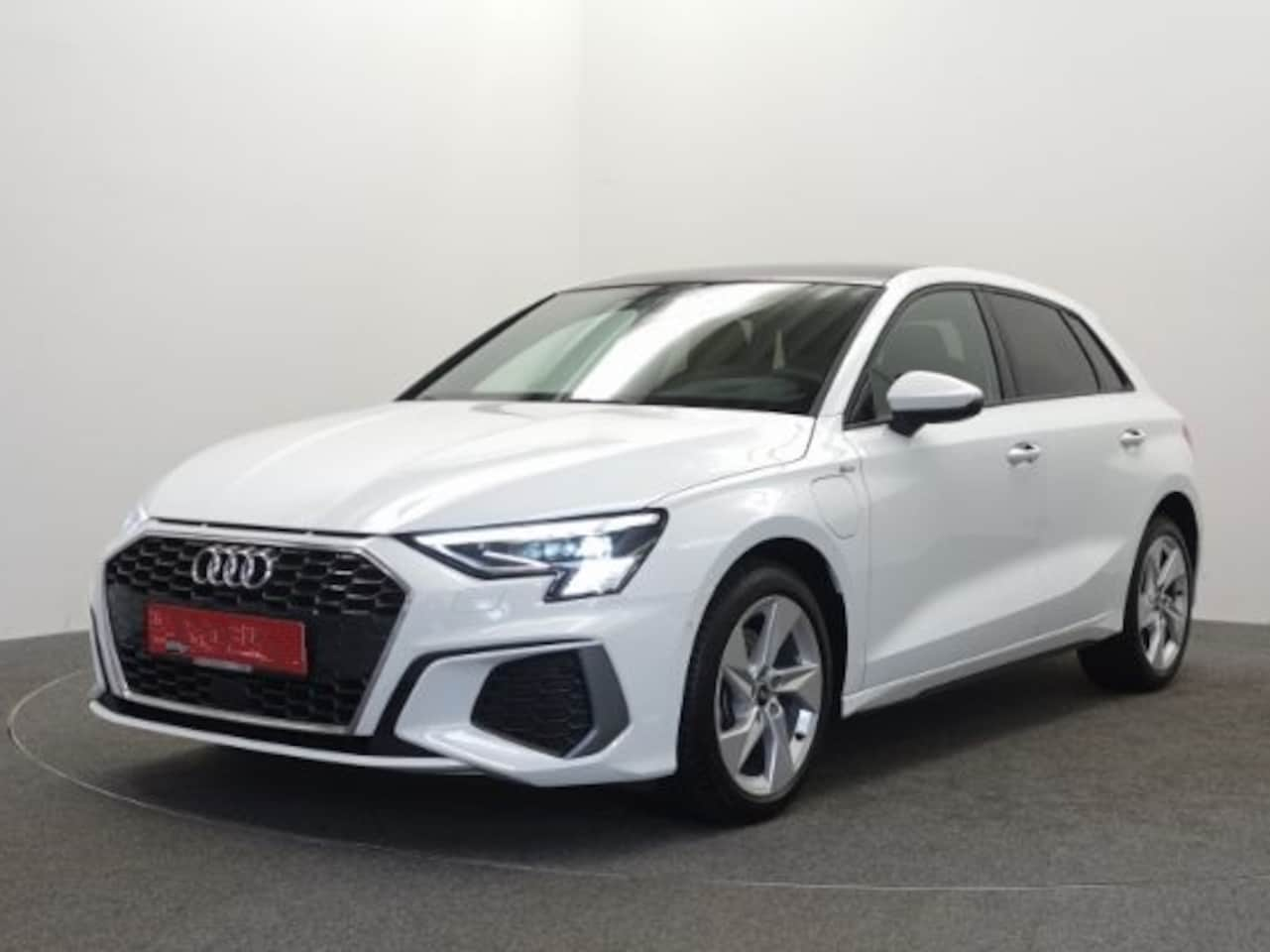 Audi A3 Sportback - 40 Tfsi e S-Tronic S-LINE ** LASER, VIRTUAL, PANORAMA, ACC, HuD, MEMORY ** UNFALLFREI - AU - AutoWereld.nl