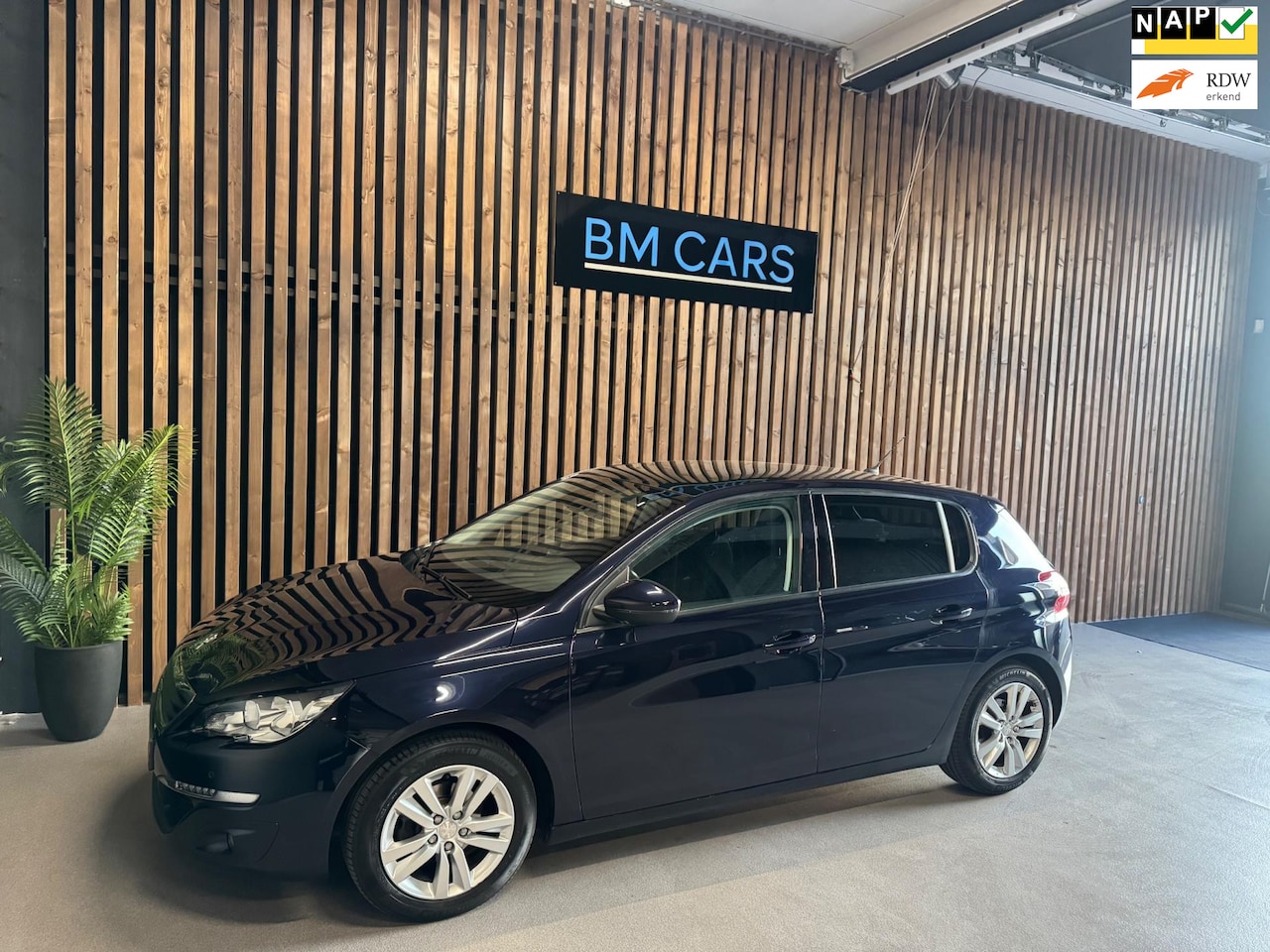 Peugeot 308 - 1.2 PureTech Blue Lease Panorama,Led,Trekhaak - AutoWereld.nl