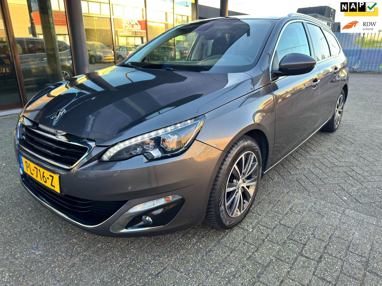 Peugeot 308 SW - 1.2 PureTech Allure / Pano'dak / Xenon / Keyless / Trekhaak - AutoWereld.nl