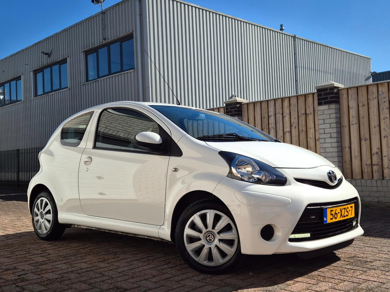 Toyota Aygo - 1.0 VVT-i AUTOMAAT-AIRCO-LED-NIEUW MODEL-N.A.P - AutoWereld.nl