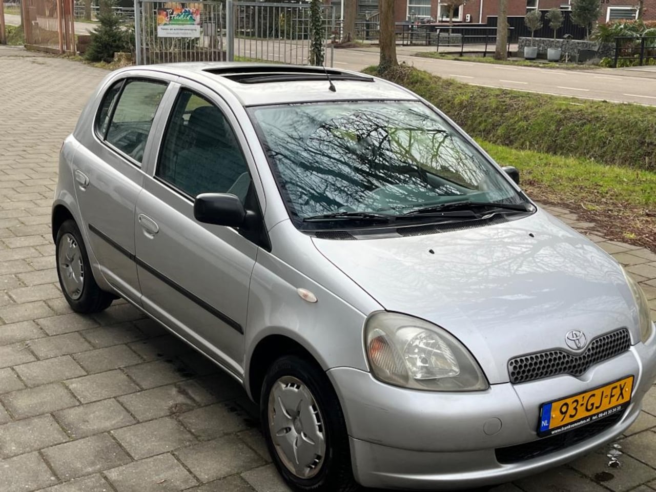 Toyota Yaris - 1.3-16V VVT-i Luna *Schuifdak* Perfect onderhouden! - AutoWereld.nl