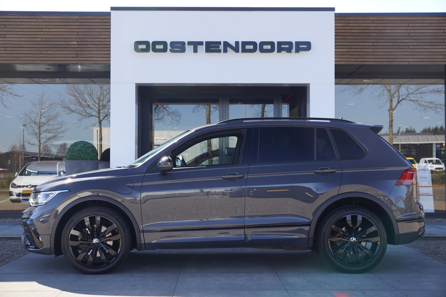 Volkswagen Tiguan - 1.4TSI/245pk eHybrid R-Line Blackstyle|2022|Leer+Memory|20"Suzuka|Trekhaak|PDC+360Camera|H - AutoWereld.nl