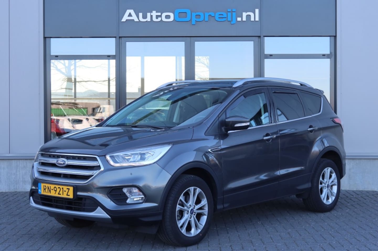 Ford Kuga - 1.5 Ecoboost Titanium 150pk NAVI, Clima, Trekhaak, 1e eigenaar - AutoWereld.nl