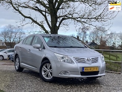 Toyota Avensis - 1.8 VVTi Dynamic | Cruise + Clima + Navi nu € 9.975,