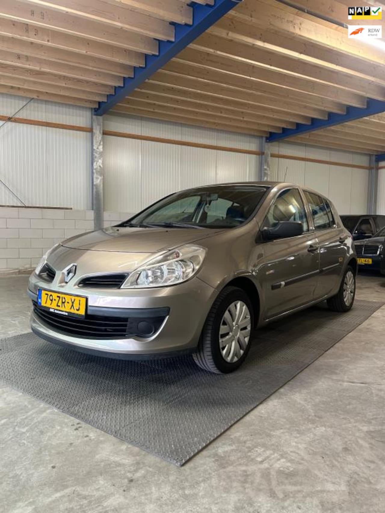 Renault Clio - 1.2 TCE Expression 1.2 TCe Expression - AutoWereld.nl