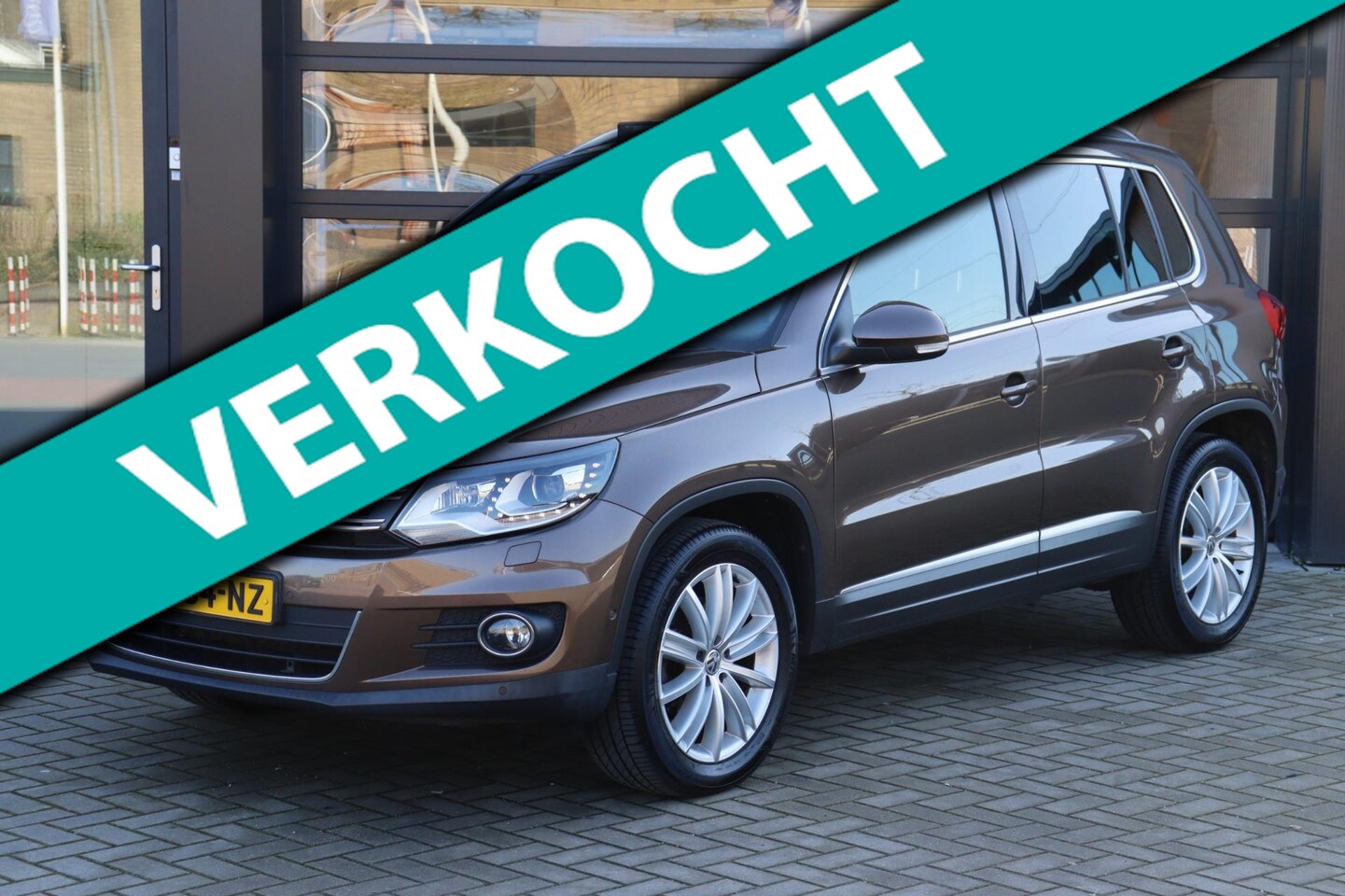 Volkswagen Tiguan - 1.4 TSI R-Line Edition | Pano | Automaat | Climate Control | Stoelverwarming | Airco | Tre - AutoWereld.nl