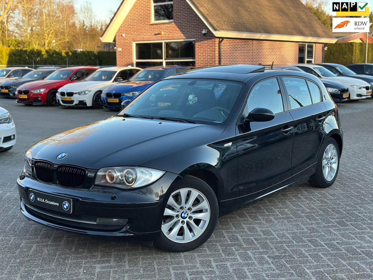 BMW 1-serie - 116i Introduction|Ketting verv.|Dakje|Xenon|Navigatie|Climate control|Cruise control|Nette - AutoWereld.nl